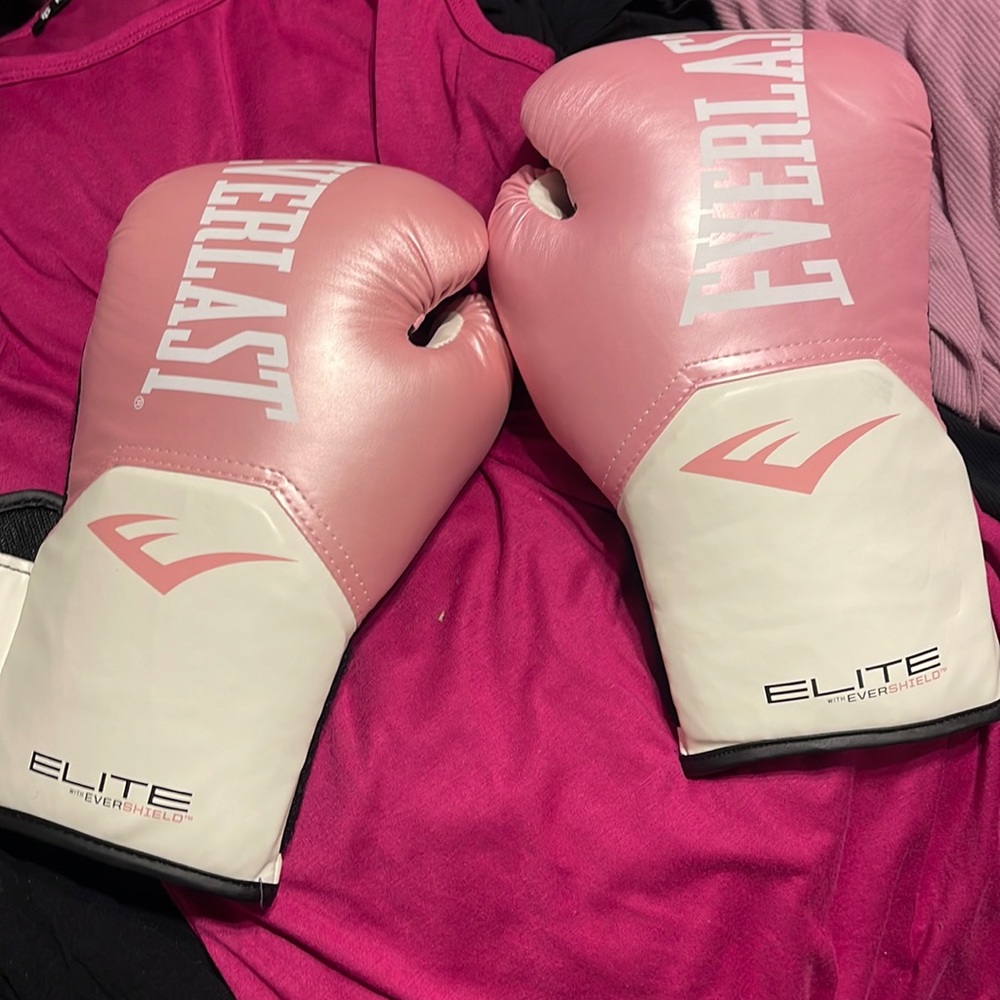 Everlast ELITE Prostyle Training Gloves - they’ve been used just once.